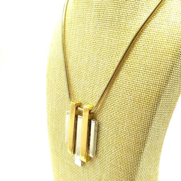 Vintage Avon 1976 Geometric Pendant Necklace Two Tone Gold Silver Signed - Picture 3 of 8